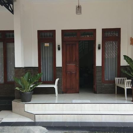 Sayana Homestay Sleman  Eksteriør billede